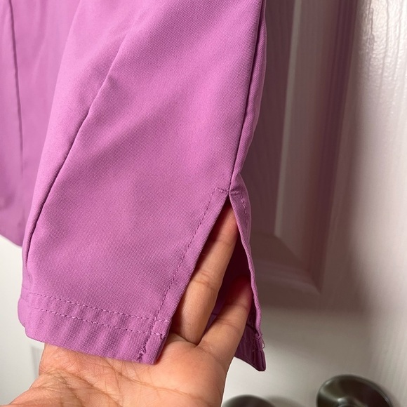 Carhartt WOMEN'S RUGGED FLEX® PEAK TUCK-IN SCRUB TOP in Thistle Purple Size XS - Picture 8 of 9